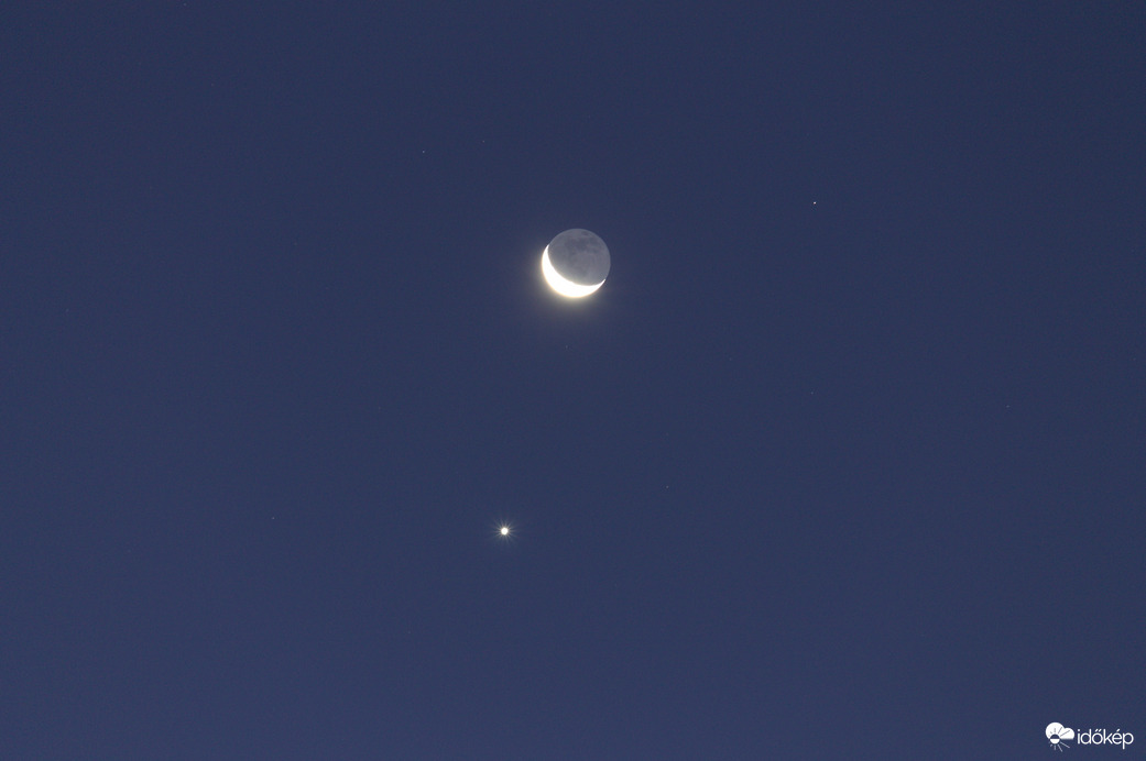 A Vénusz és a Hold a hajnali égen