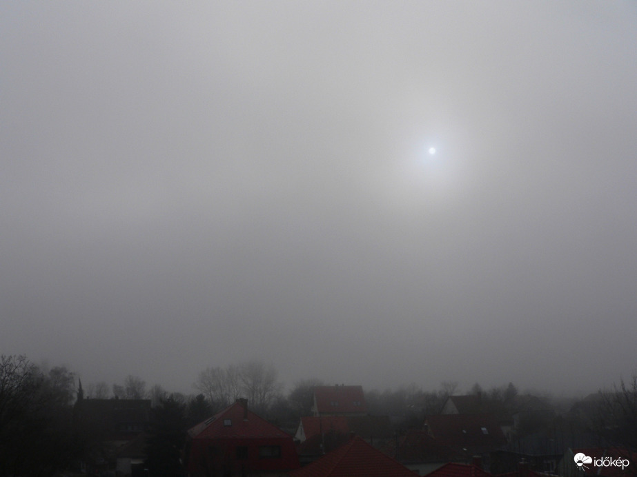 Nap ködfelhőben