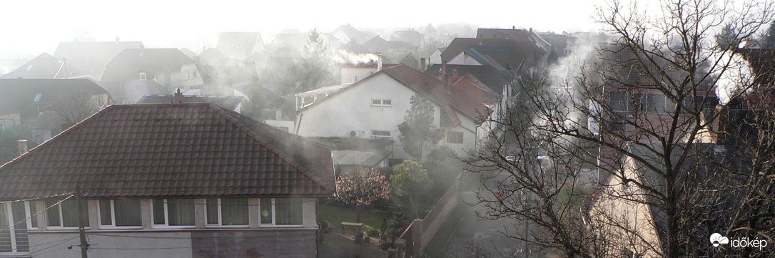 Ködös, füstös, napsütéses kora délután