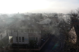Uránvárosi Kovács-telep füstben