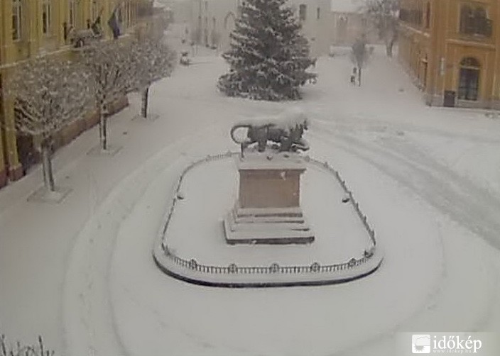 Szigetvár Oroszlánja térdig a hóban