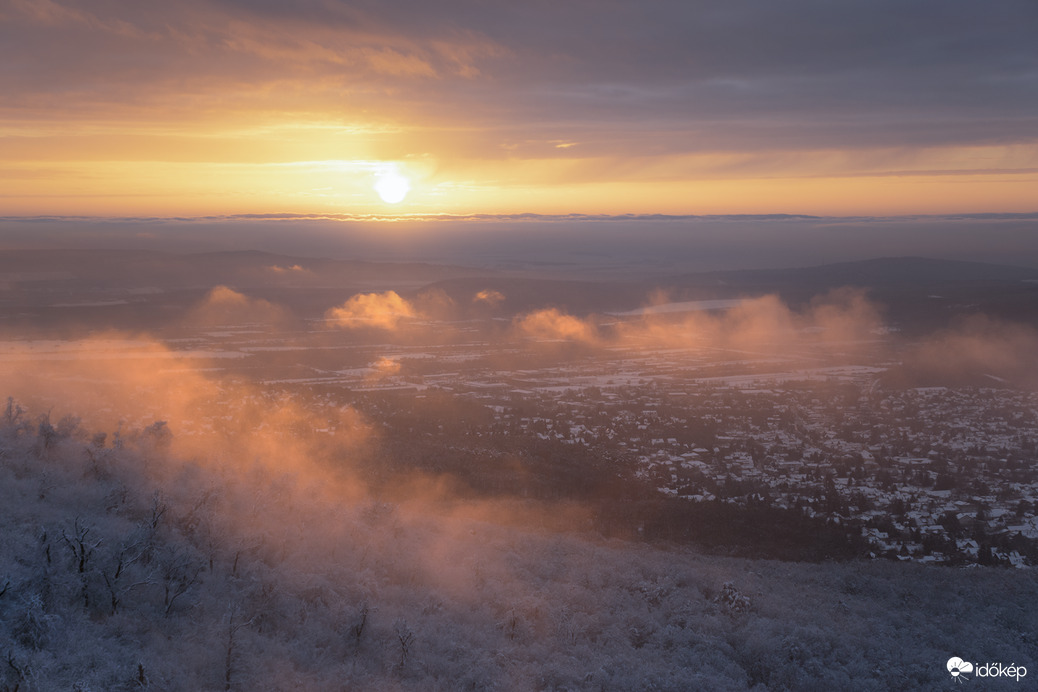 Látványos téli naplemente János-hegyen