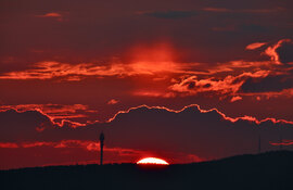 Hármashatár-hegyi naplemente naposzloppal