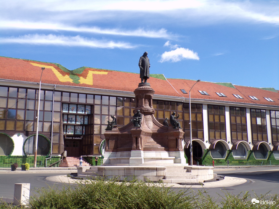 Zsolnay-szobor, Pécs