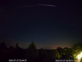Két Perseidák meteor jött másfél percen belül (egy képre helyezve).