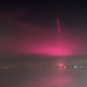 Rózsaszín fényoszlop ragyogott a Balaton felett