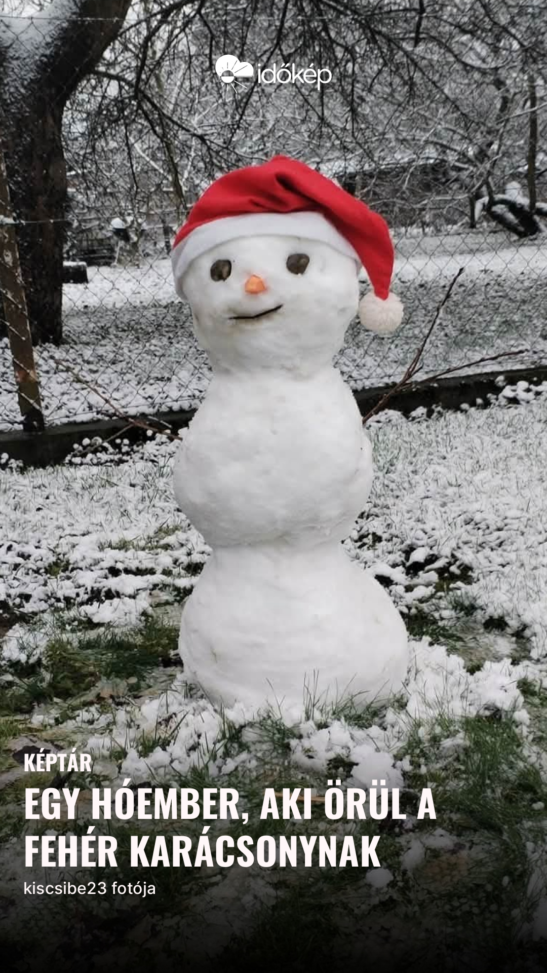 Egy hóember, aki örül a fehér karácsonynak