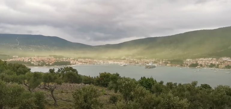 Sárga köd borította be a horvát tengerpartot
