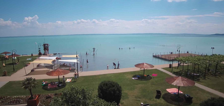 A Balaton 23, a Velencei-tó 25 fokos