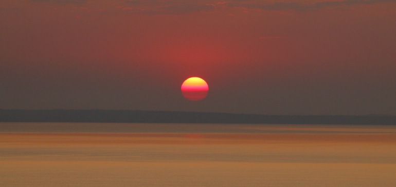 Így kelt fel a Nap a Balatonon