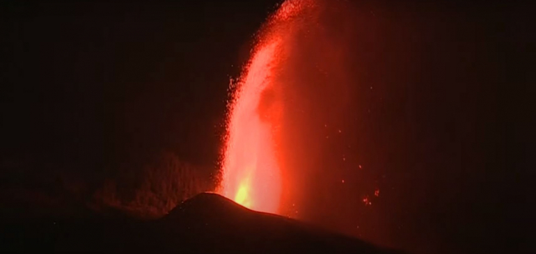 Egyre több házat pusztít el a kiömlő láva La Palma szigetén