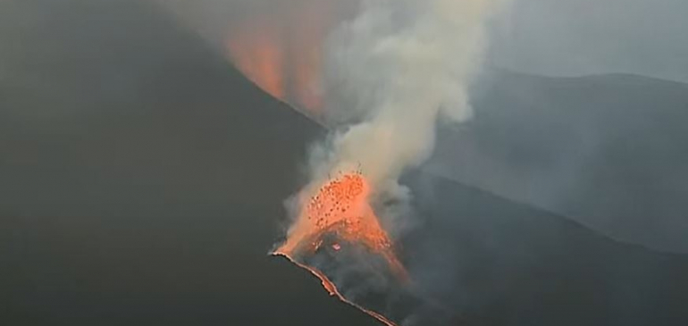 Kén-dioxiddal árasztja el a Cumbre Vieja Európa légkörét