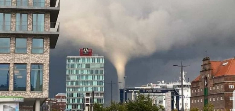 Tornádó forgatta fel a németországi Kiel kikötőjét