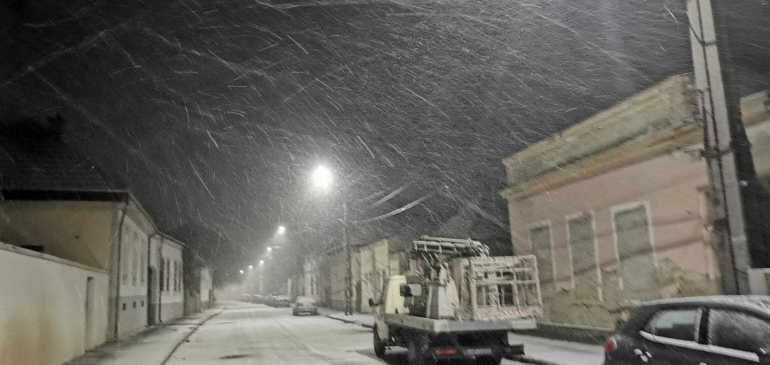 5 centi havat pakolt le a hózápor Sárospatakon
