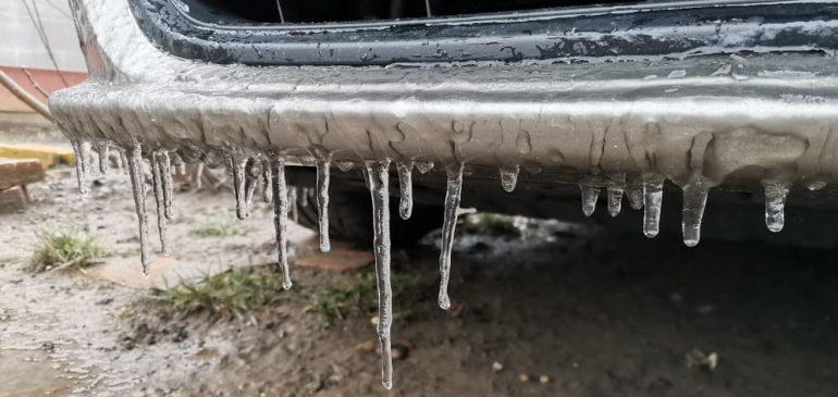 Újabb ónos eső érkezett, ismét piros figyelmeztetés érvényes