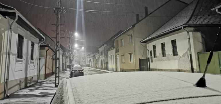 Sűrű hózápor lepte meg péntek este a sárospatakiakat