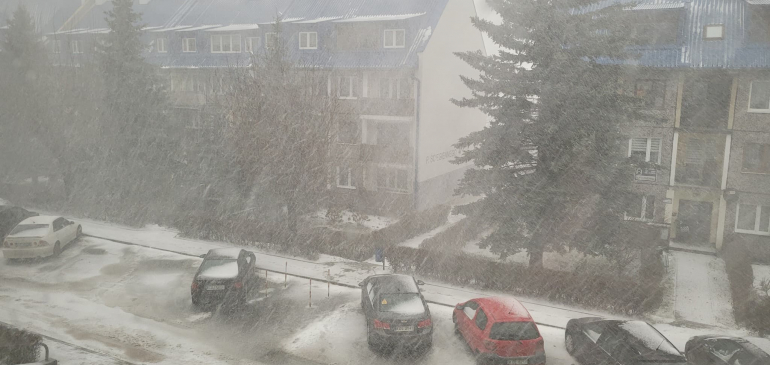Hóvihar söpört végig Lengyelországon