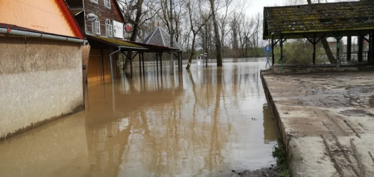 Árad a Tisza a felső szakaszán