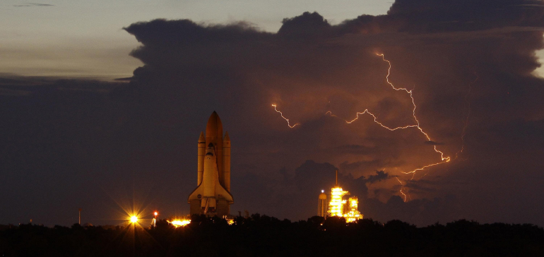 Villám csapott a NASA legújabb rakétája melletti indítóállomásba