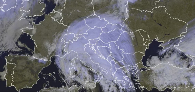 Cirrusernyő szabott gátat pénteken a zivataroknak