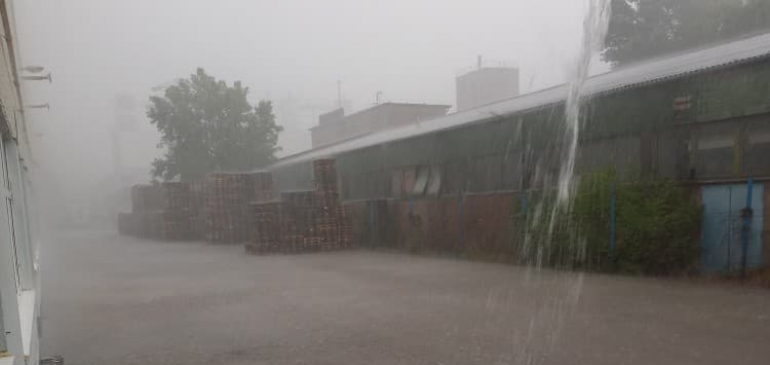Leszakadt az ég a fővárostól nyugatra