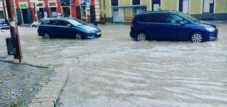 A Dunakanyart is elmosta a vihar (videó)