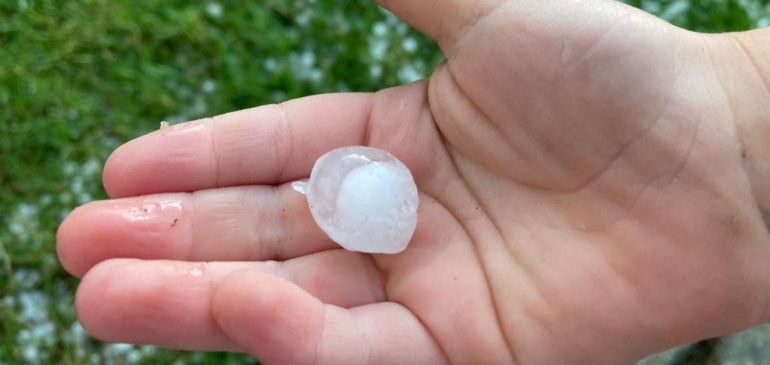 Cseresznye nagyságú jég potyogott a pesti oldalon (videó)