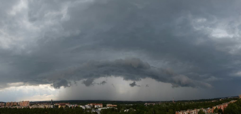 Jégesővel érkezett a zivatar Szombathelyre hétfőn (videó)