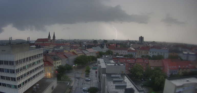 Zivatar előzte meg csütörtökön a napnyugtát Szombathelyen