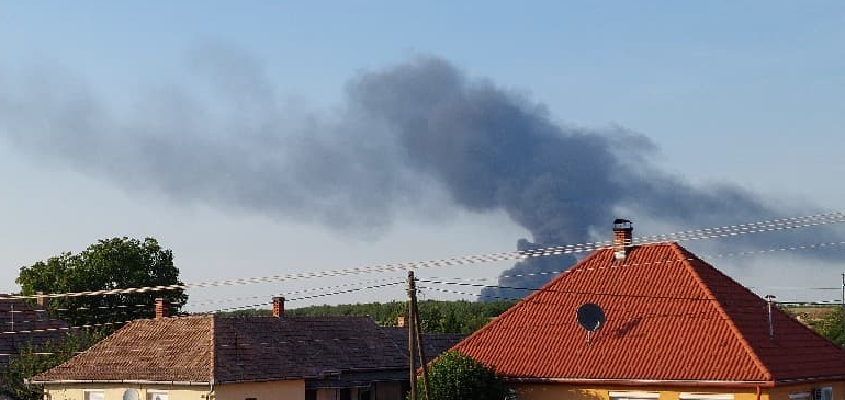 Hulladéktelep gyulladt ki Ordacsehi és Szőlősgyörök között