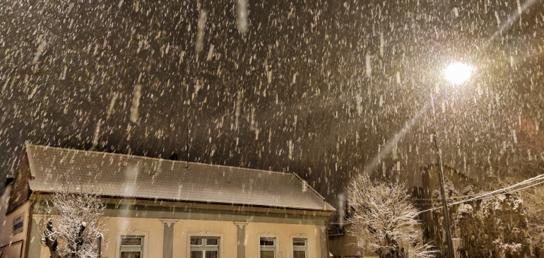 Késő délutántól fordulhat hóba az eső északkeleten