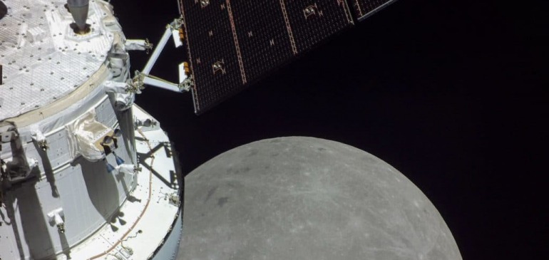 130 kilométerre közelítette meg a Holdat az Orion űrhajó