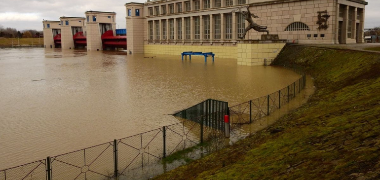 Szerdán Tiszalöknél jár a tiszai árhullám