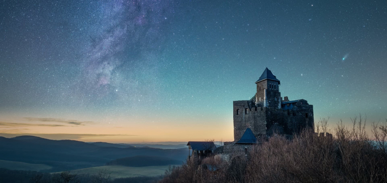 Hollókői vár extrákkal