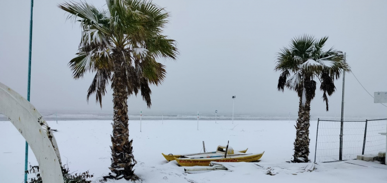 Hó fedte be az olasz tengerpartot