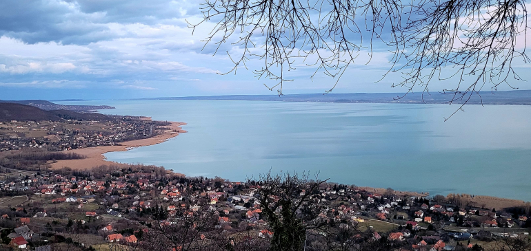Újra három számjegyű a Balaton vízszintje 