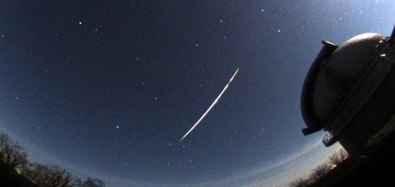 15 másodpercen belül két meteor húzott el éjjel északon
