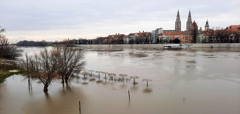 Tetőzött a Tisza Szegednél