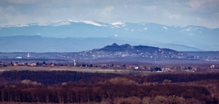 Osztrák hegycsúcsok bújtak elő a távolban