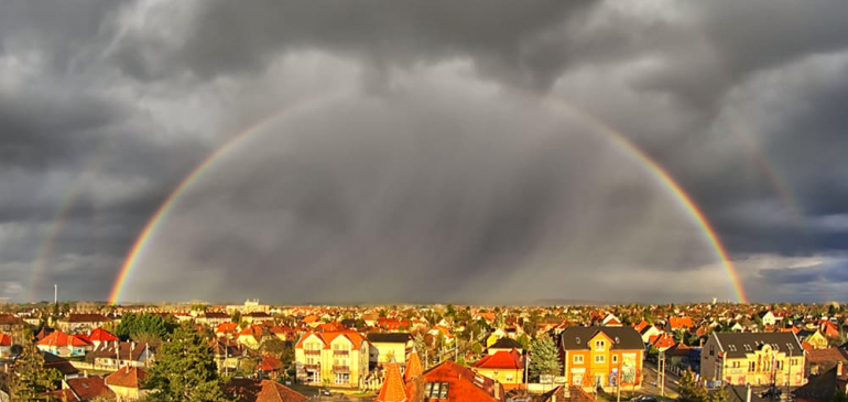 Szivárványokkal búcsúzott a hét
