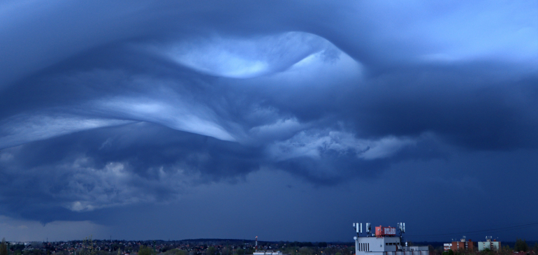 Félelmetes látvány: asperatus felhők lepték el az eget