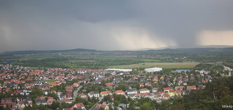 Leállt a vasúti közlekedés Hegyeshalomnál a vihar miatt