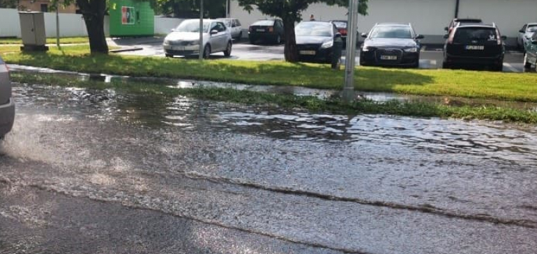 Villámárvizet okozott a felhőszakadás Aszódon