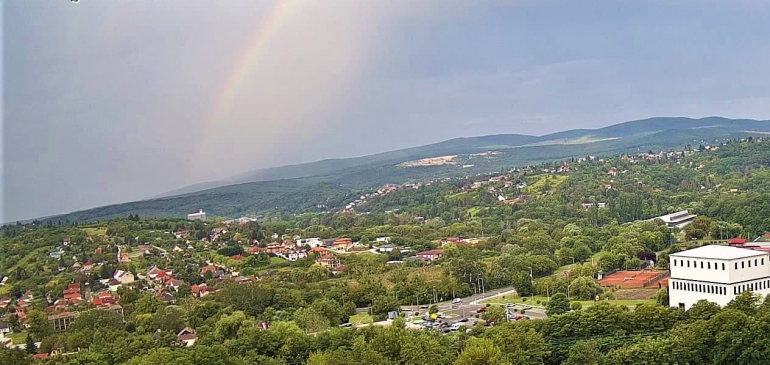Szivárvánnyal búcsúztak a csütörtök reggeli zivatarok