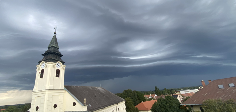 Potyogott a jég, ömlött az eső a front mentén