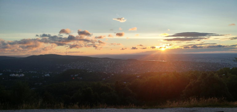 Továbbra sem javasolt a Normafára menni