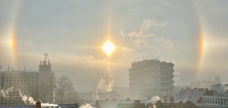 Jókora körív jelent meg a Nap körül