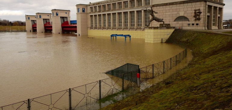 Olvad a hó a Kárpátokban, emiatt árad a Tisza és a Bodrog is