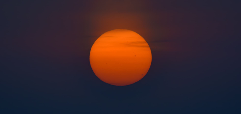 Sivatagba illő naplementével köszönt el a meteorológiai tél