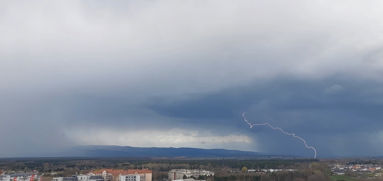 Nyarat idéző zivatarok alakultak ki a Dunántúlon